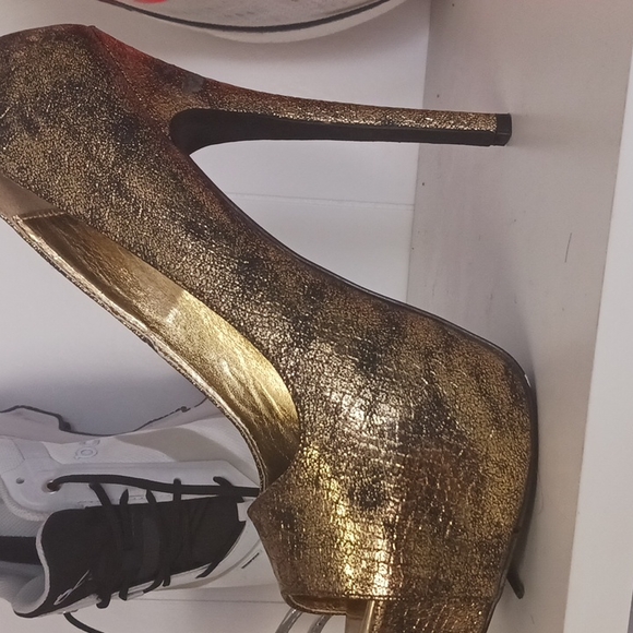 Shoedazzle firey aluminum style - Picture 1 of 7